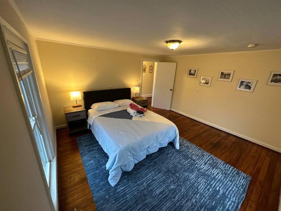 The Yellow Door 3-Bedroom Downtown Near Vt&Ru Radford Bagian luar foto